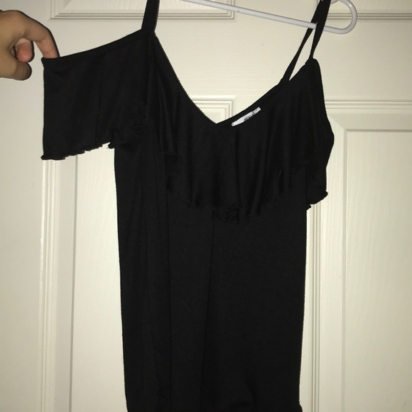 A black off the shoulder tank top - Picture 2 of 3